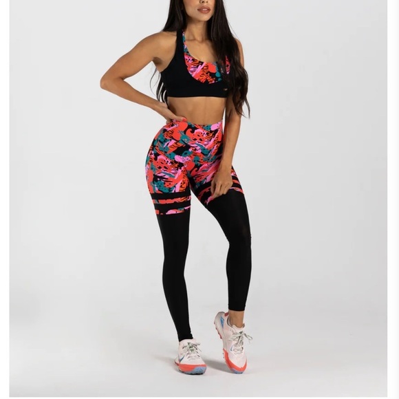 Enchanted Scrunch Leggings Set – Bold Floral Gymwear - Picture 2 of 8